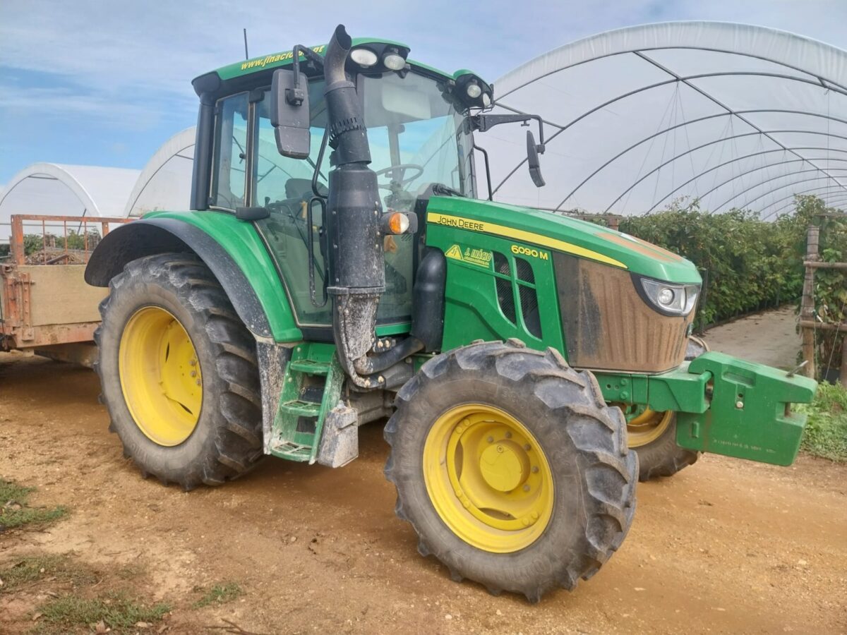 John Deere 6090 M