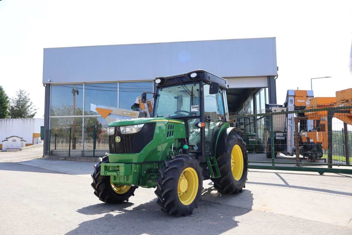 JOHN DEERE 5090 GF