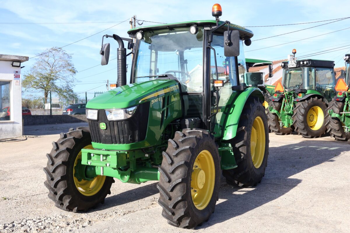 John Deere 5067 E