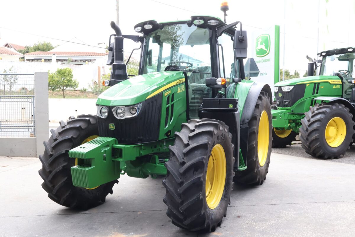 John Deere 6120M