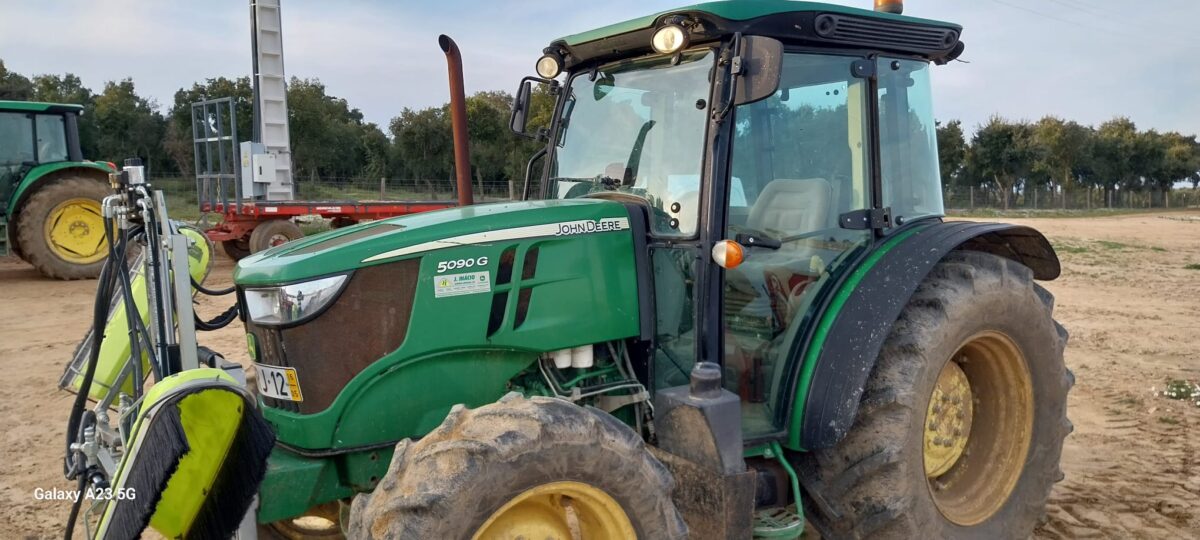 John Deere 5090G